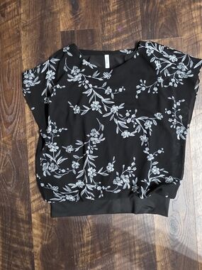 Black Floral Capped Sleeve Pullover Blouse